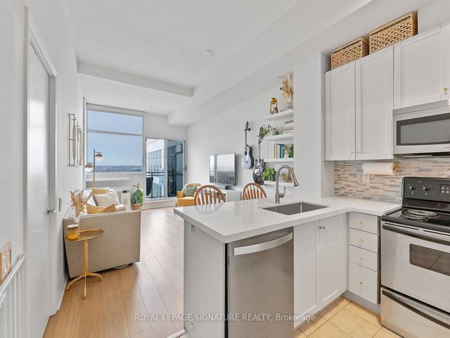 1121 - 1600 Keele St