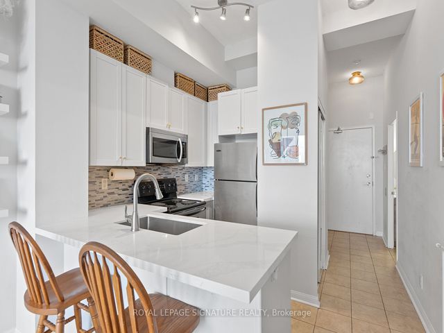 1121 - 1600 Keele St