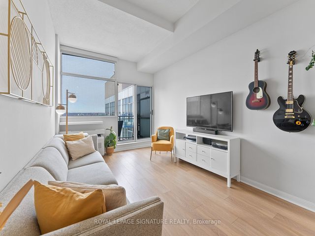 1121 - 1600 Keele St