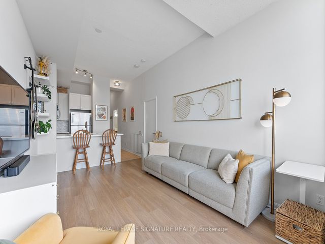 1121 - 1600 Keele St