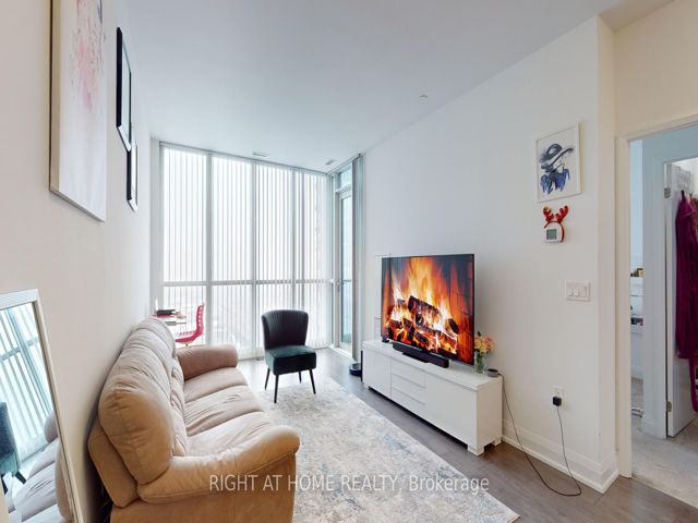2803 - 9 Valhalla Inn Rd