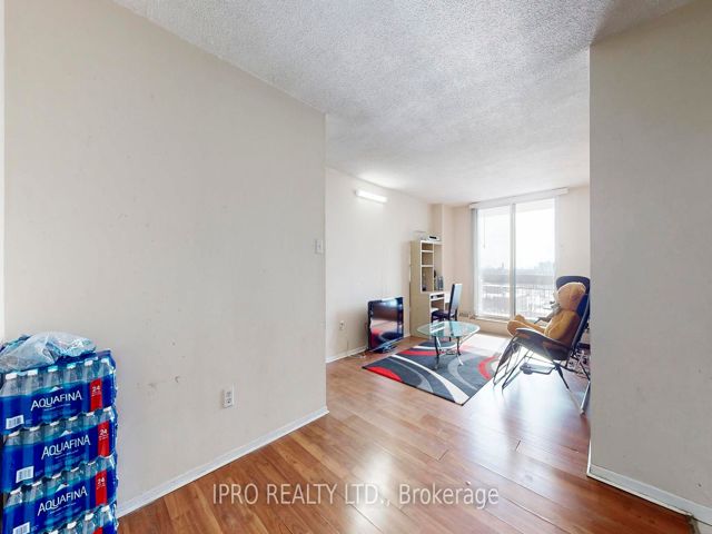 637 - 4645 Jane St