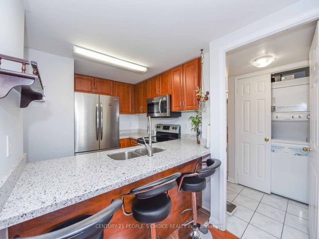 2045 - 3033 Finch Ave W
