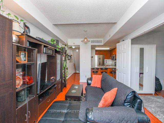 2045 - 3033 Finch Ave W