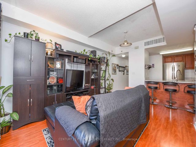2045 - 3033 Finch Ave W