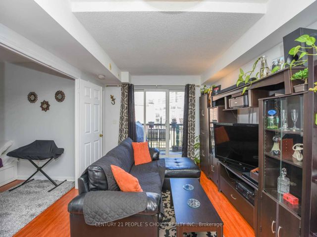 2045 - 3033 Finch Ave W