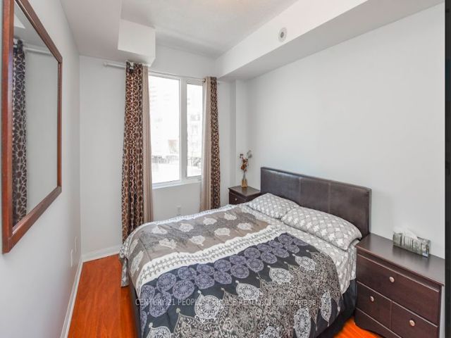 2045 - 3033 Finch Ave W