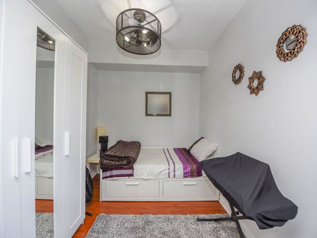 2045 - 3033 Finch Ave W