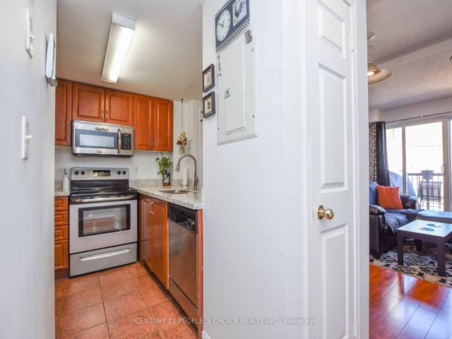 2045 - 3033 Finch Ave W