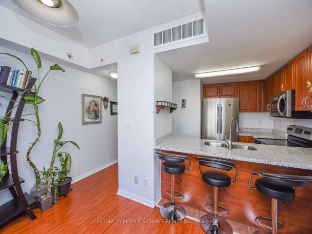 2045 - 3033 Finch Ave W