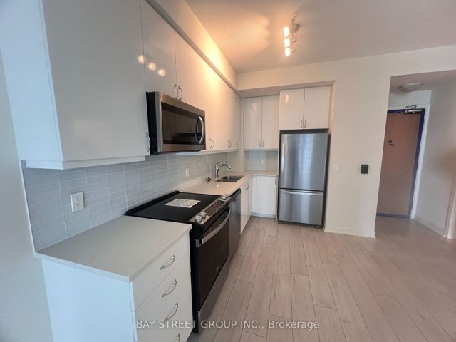 903 - 38 Annie Craig Dr