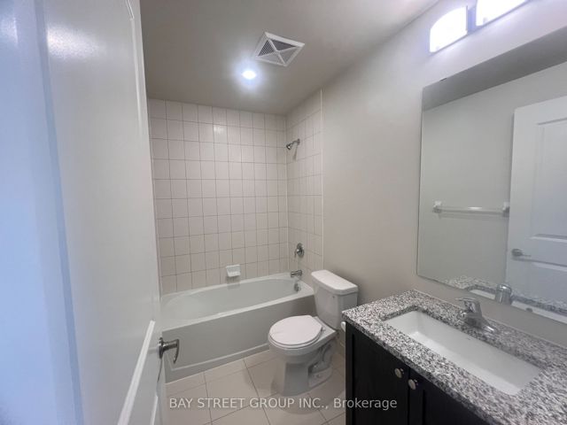 903 - 38 Annie Craig Dr