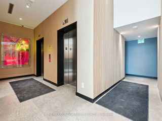 423 - 2720 Dundas St W