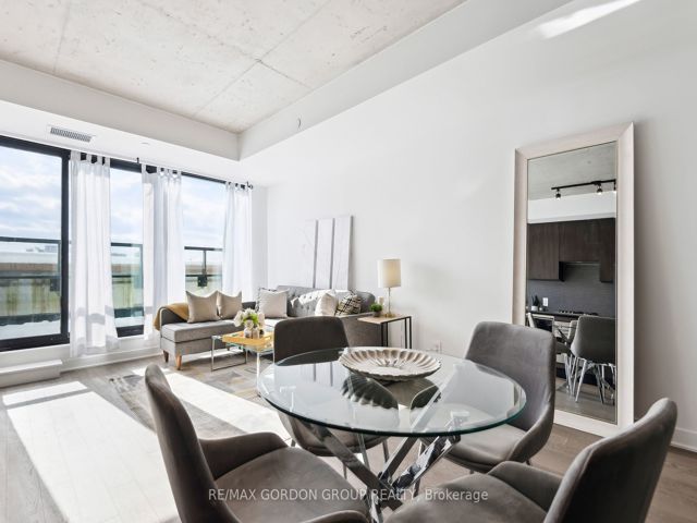 423 - 2720 Dundas St W
