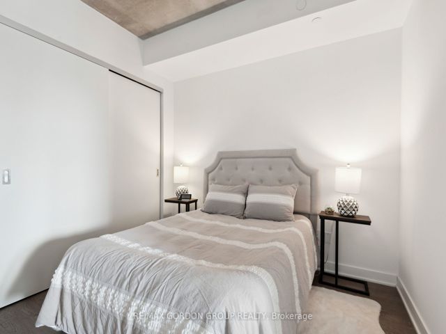 423 - 2720 Dundas St W