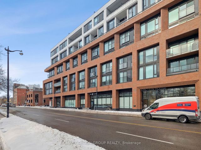423 - 2720 Dundas St W