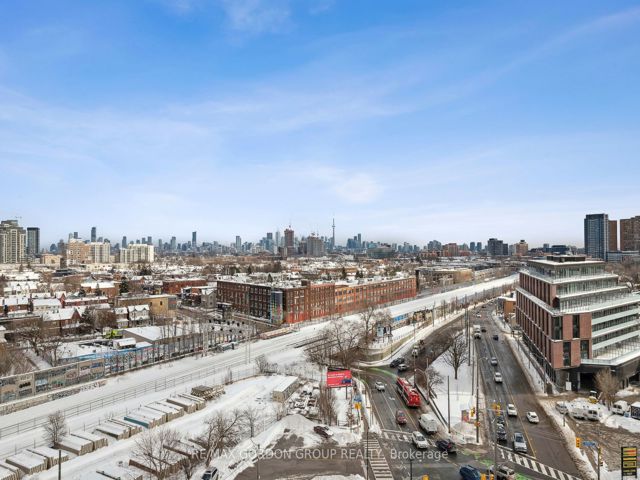 423 - 2720 Dundas St W