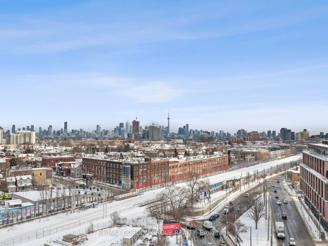 423 - 2720 Dundas St W
