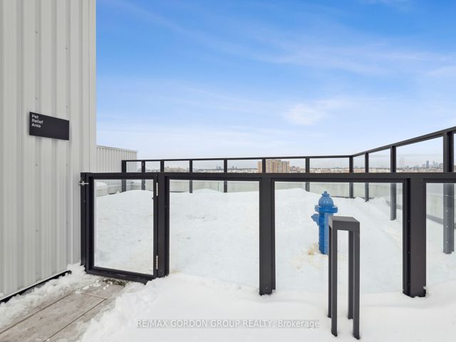423 - 2720 Dundas St W