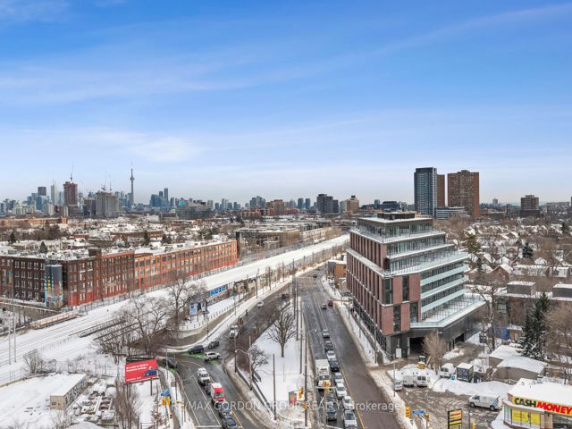 423 - 2720 Dundas St W