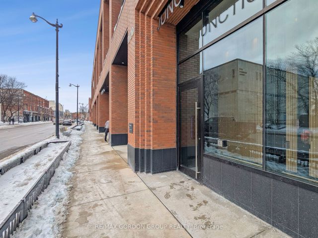 423 - 2720 Dundas St W