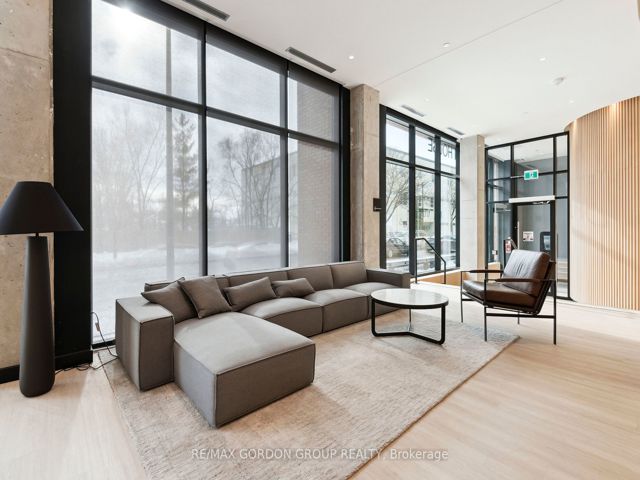 423 - 2720 Dundas St W