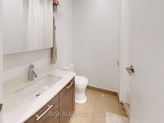 406 - 2220 Lake Shore Blvd W