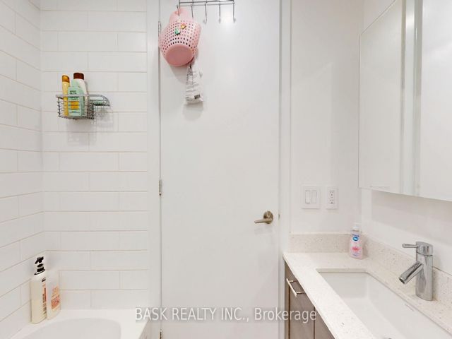 406 - 2220 Lake Shore Blvd W