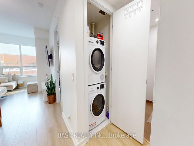 406 - 2220 Lake Shore Blvd W