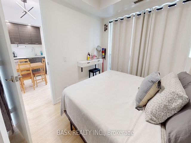 406 - 2220 Lake Shore Blvd W