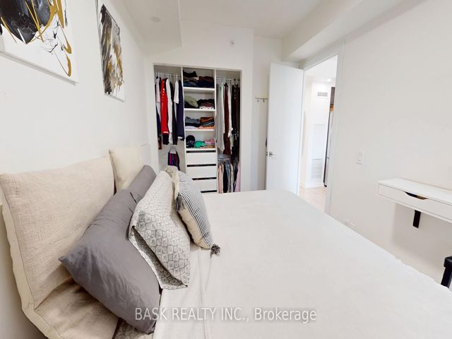 406 - 2220 Lake Shore Blvd W