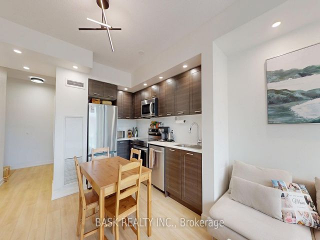 406 - 2220 Lake Shore Blvd W