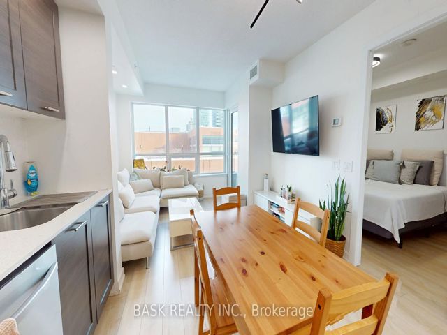 406 - 2220 Lake Shore Blvd W