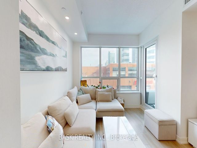406 - 2220 Lake Shore Blvd W