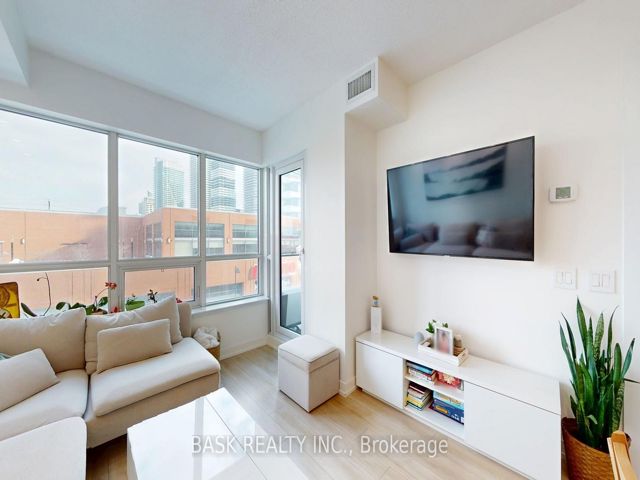 406 - 2220 Lake Shore Blvd W