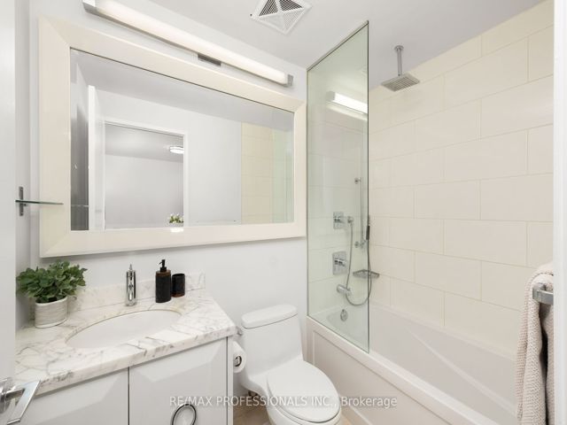 2815 - 90 Park Lawn Rd