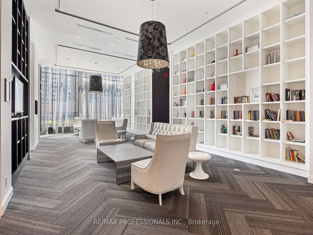 2815 - 90 Park Lawn Rd