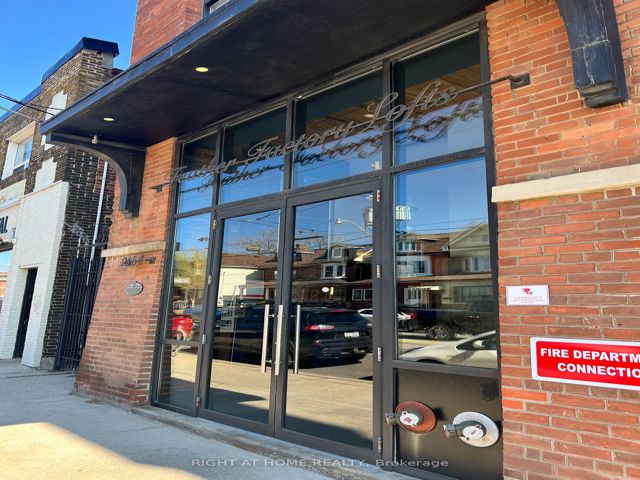 406 - 2154 Dundas St W