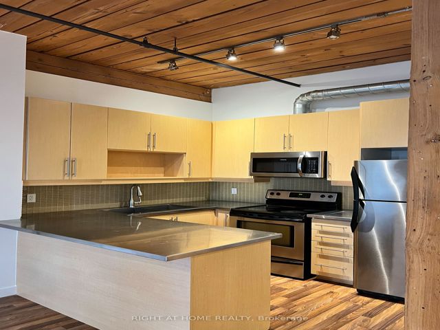 406 - 2154 Dundas St W