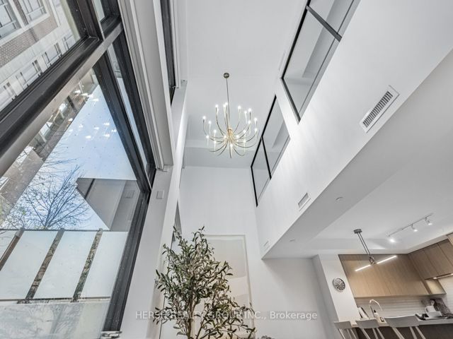 101 - 160 Kingsway Cres