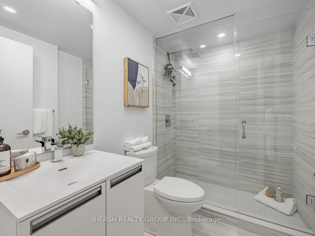101 - 160 Kingsway Cres