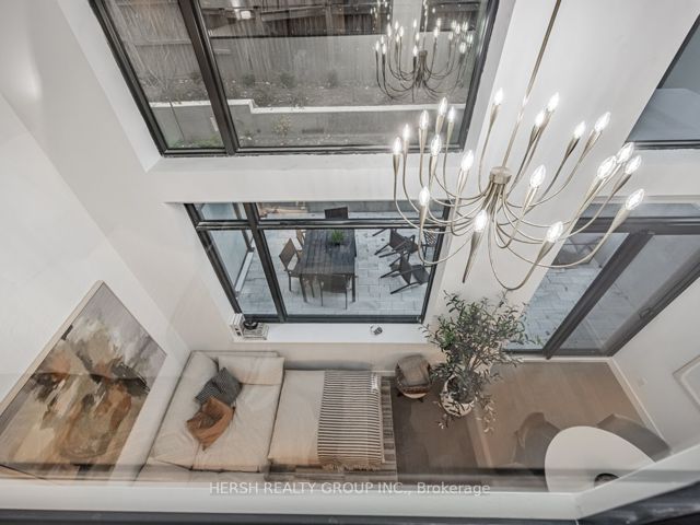 101 - 160 Kingsway Cres