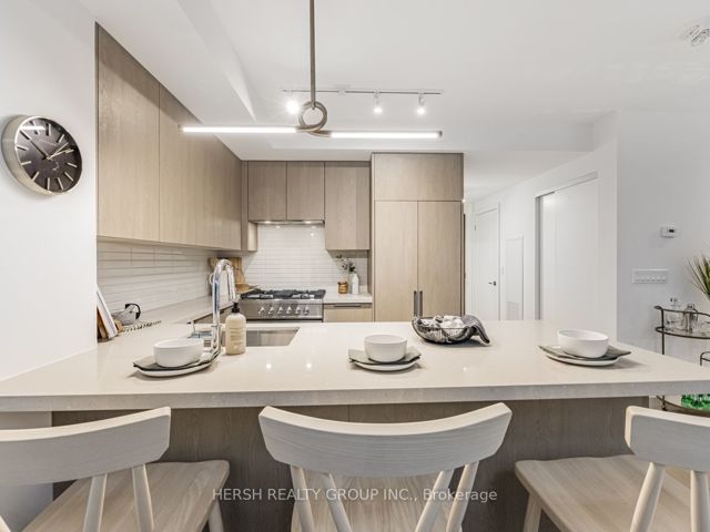 101 - 160 Kingsway Cres