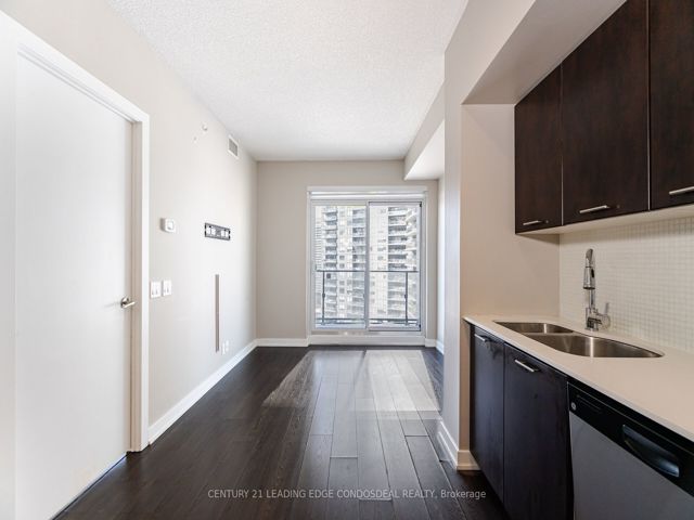 2103 - 2220 Lake Shore Blvd W