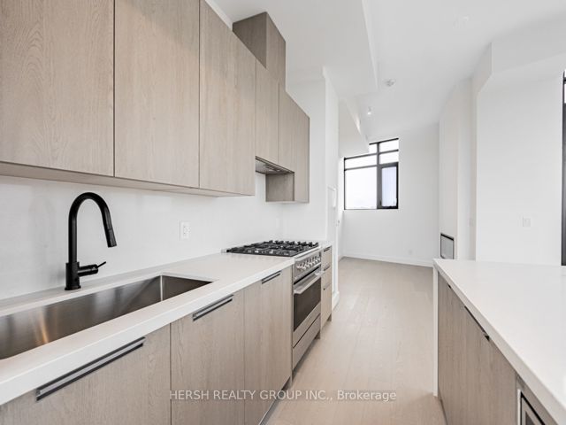 808 - 160 Kingsway Cres