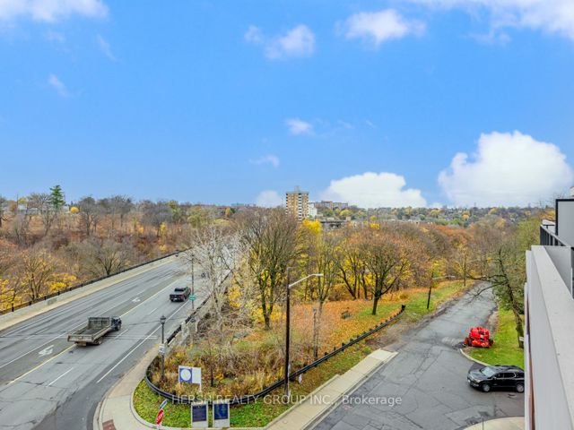 411 - 160 Kingsway Cres