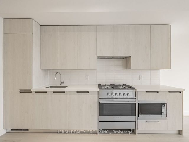 411 - 160 Kingsway Cres