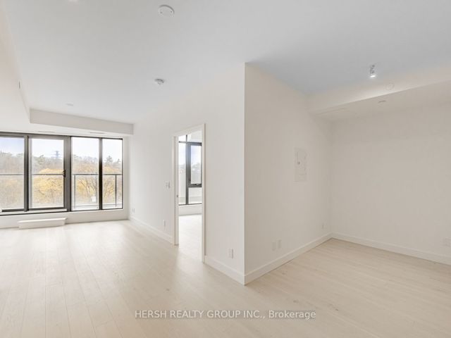 411 - 160 Kingsway Cres