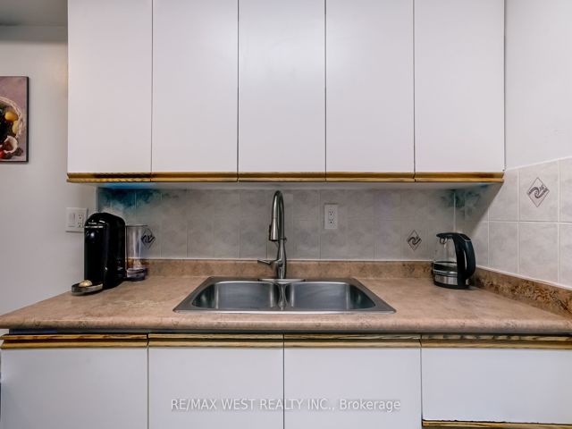 209 - 340 Dixon Rd