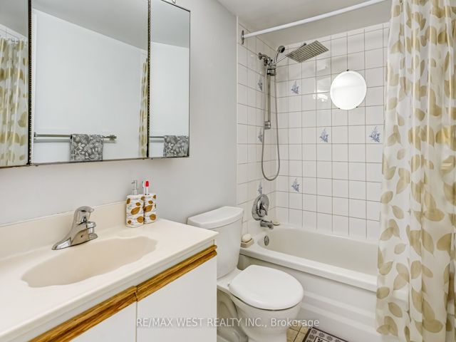 209 - 340 Dixon Rd